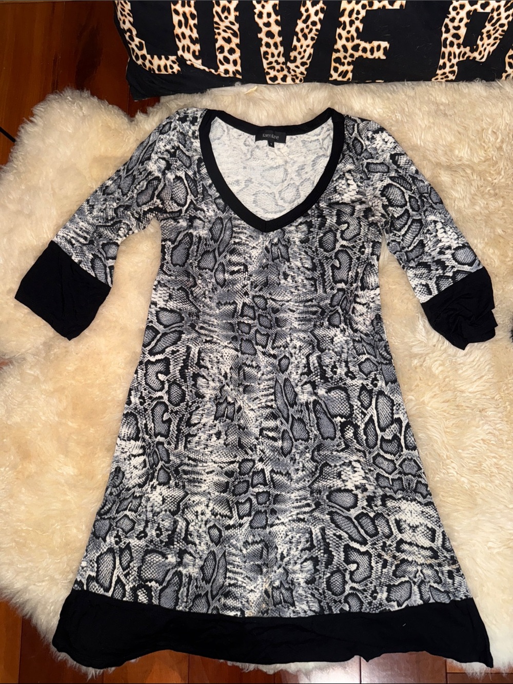 Karen Kane Black and White Snake-Print V-Neck dress Small
